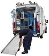 1_оборудване на Daily Iveco с товарна рампа